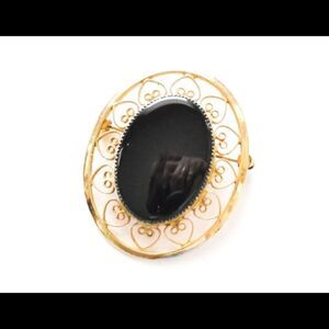 12k Gold Filled Round Catamore Oval Onyx Filigree Framed Designer Brooch Pin